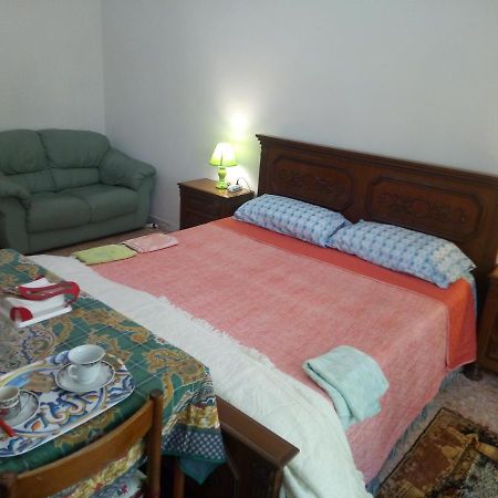 B&B 56 Euro A Notte Cagliari Exterior foto