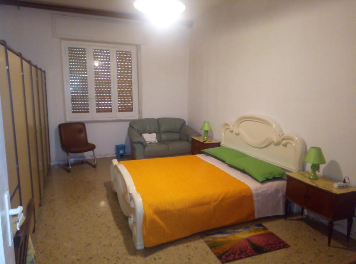 B&B 56 Euro A Notte Cagliari Exterior foto