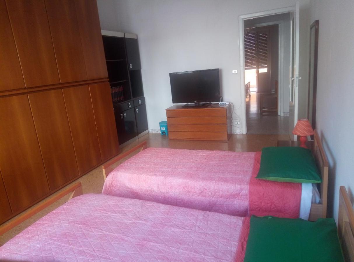 B&B 56 Euro A Notte Cagliari Exterior foto