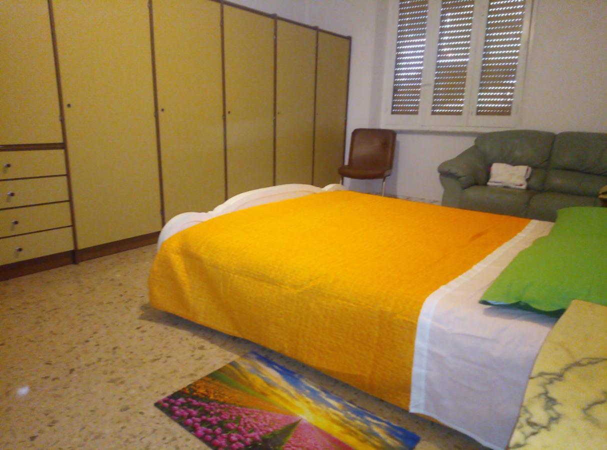 B&B 56 Euro A Notte Cagliari Exterior foto
