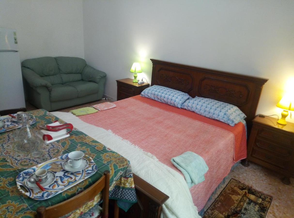 B&B 56 Euro A Notte Cagliari Exterior foto
