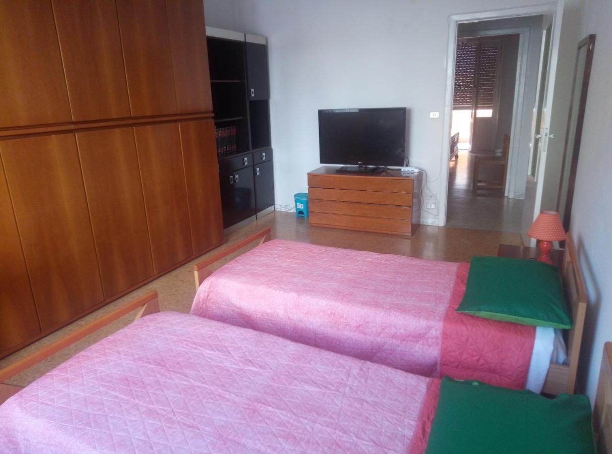 B&B 56 Euro A Notte Cagliari Exterior foto