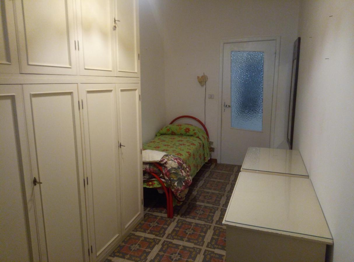 B&B 56 Euro A Notte Cagliari Exterior foto